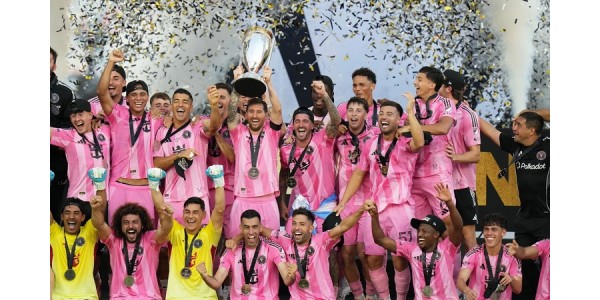 Das letzte gemeinsame Spiel ehemaliger Barcelona-Teamkollegen Das letzte gemeinsame Spiel ehemaliger Barcelona-Teamkollegen